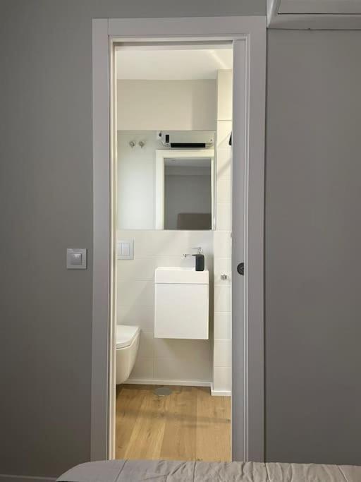 Apartamento Velarde-Maestranza Sevilha Exterior foto